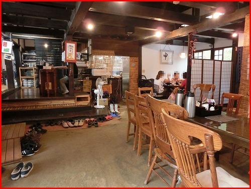 木の温もりを感じる五色庵の店内