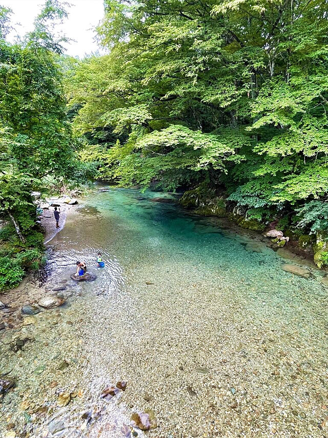 上から見た木の俣渓谷の浅瀬