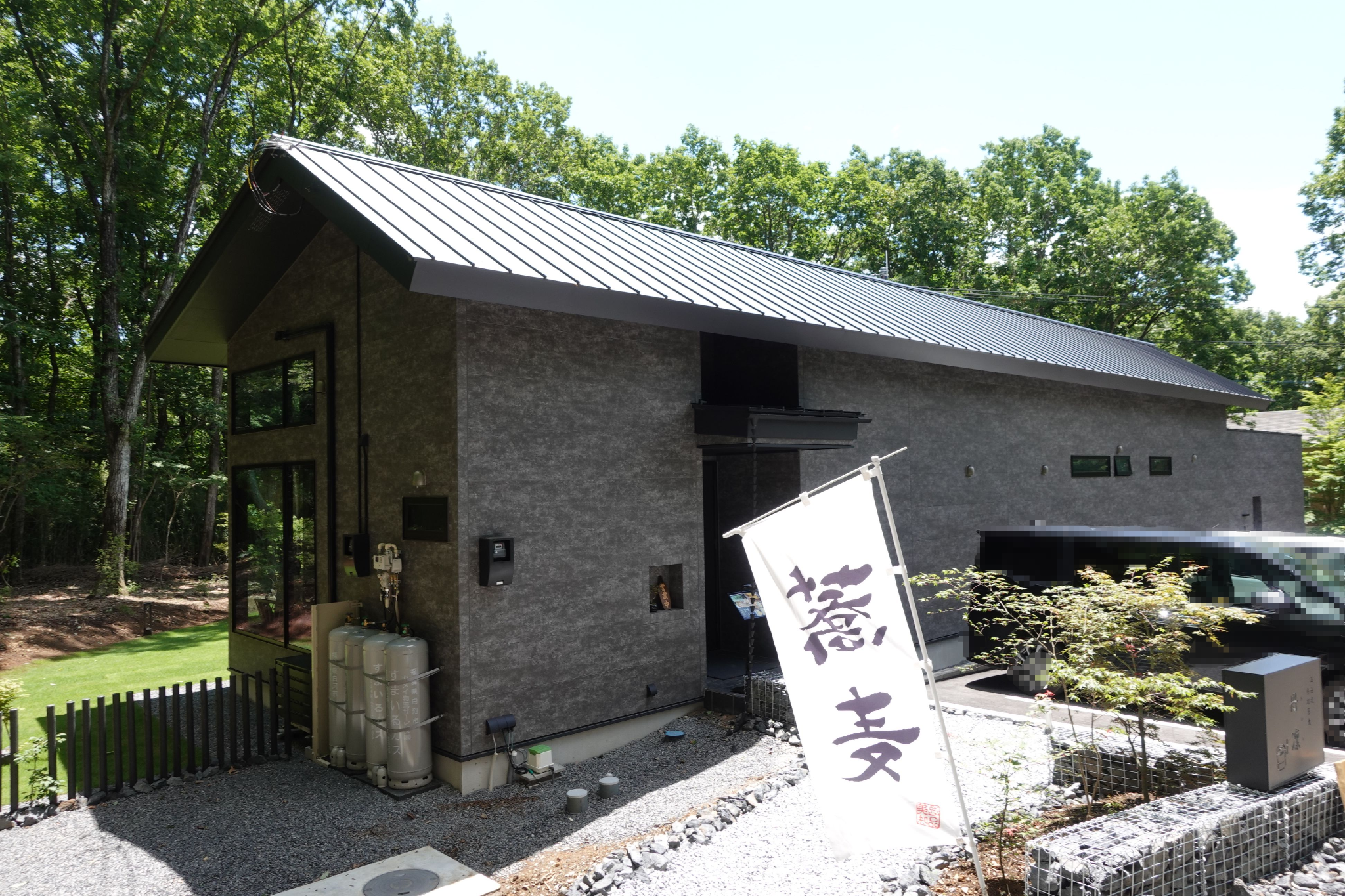 丹凛の落ち着いた店内